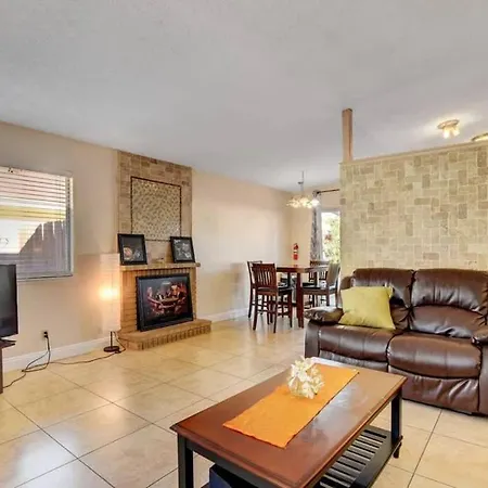 Family-Friendly Home Close To The Strip